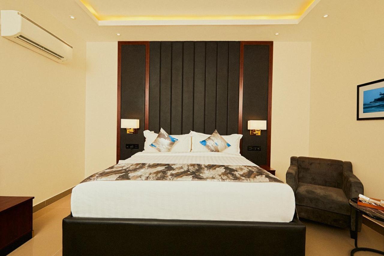 The Yacht Hotel Sea Front Lekki Phase 1 Lagos Extérieur photo
